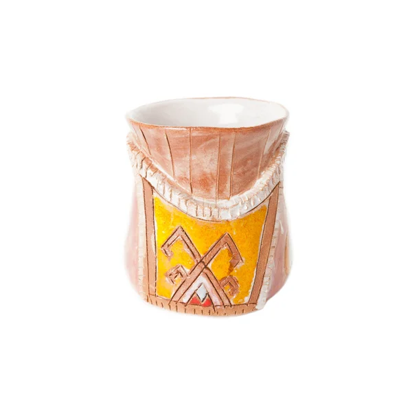 Cups voor wijn uit klei met een etnische ornament geïsoleerd over Wit — Stockfoto