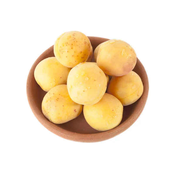 Ripe Apricots in clay bowl isolated on white background — Stock Photo, Image