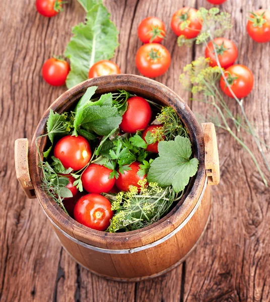 Barrel of pickled tomatoes — Stock Photo, Image