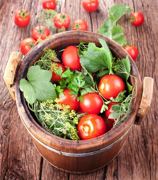 Barrel of pickled tomatoes — Stock Photo, Image