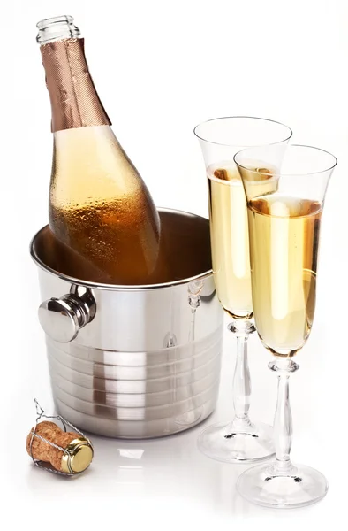 Twee champagne glas met fles. — Stockfoto