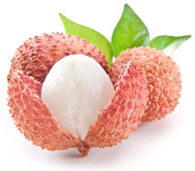 Lychee beyaz zemin üzerine yaprakları ile.