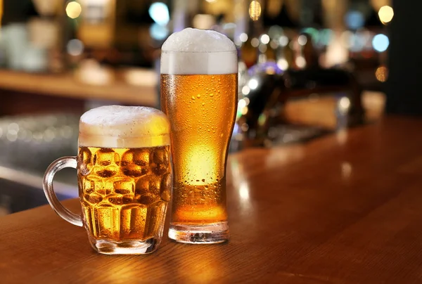 Glas licht bier. — Stockfoto