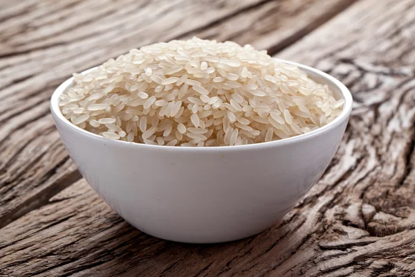 Nasi mentah dalam mangkuk — Stok Foto
