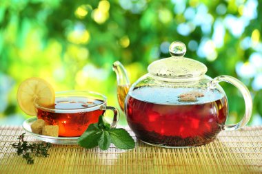 Çay ve çaydanlık..