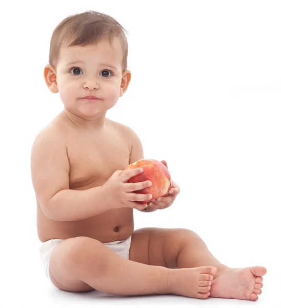 Barnet med ett äpple i famnen. — Stockfoto