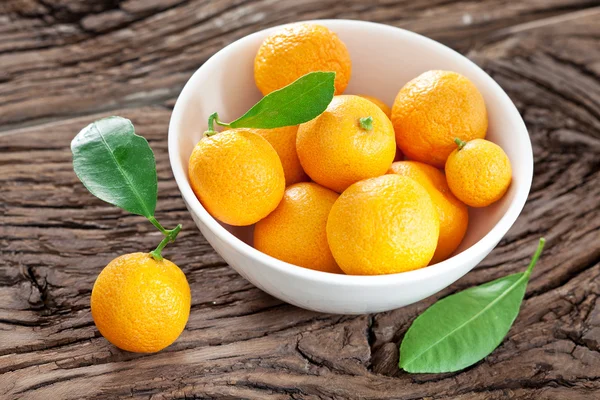 Tangeriner i en skål. — Stockfoto