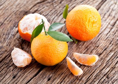 mandalina yaprakları ile.