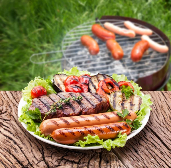 Steak, sausage and vegetable — Stock Photo, Image