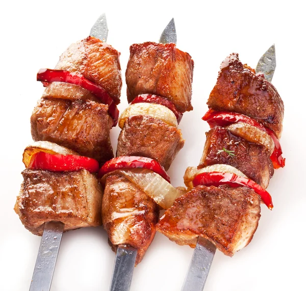 Gegrilde kebab (sjasliek) op de spits. — Stockfoto