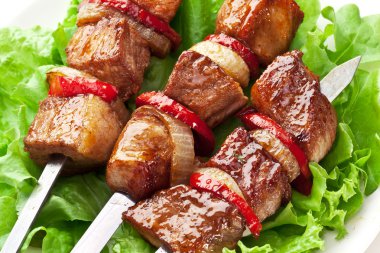 tükürür üzerinde ızgara kebap (kebab).