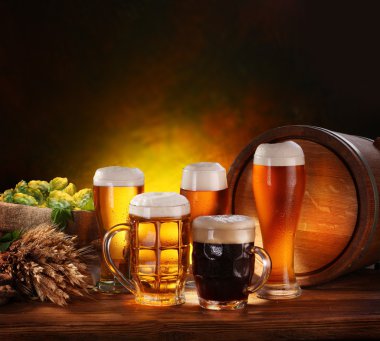 bir fıçı bira ile natürmort