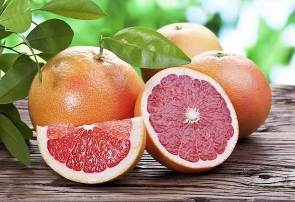 Grapefruits on a wooden table. — Stock Photo, Image