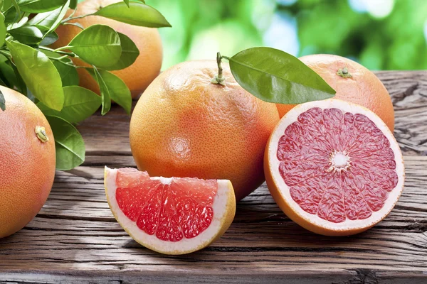 Grapefruits on a wooden table. — Stock Photo, Image