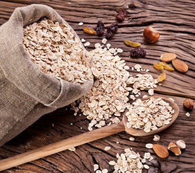 yulaf ve fındık haddelenmiş.