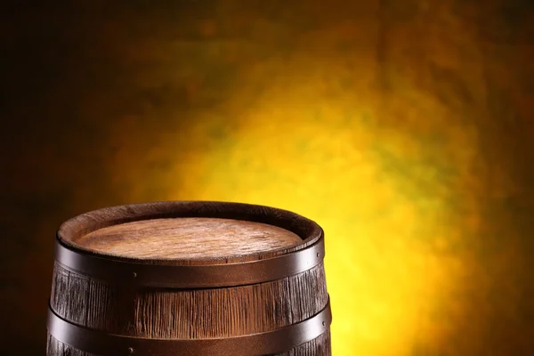 Old oak barrel on a wooden table. — Stock Photo, Image