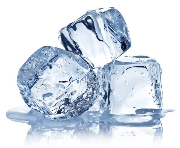 Três cubos de gelo no fundo branco. — Fotografia de Stock
