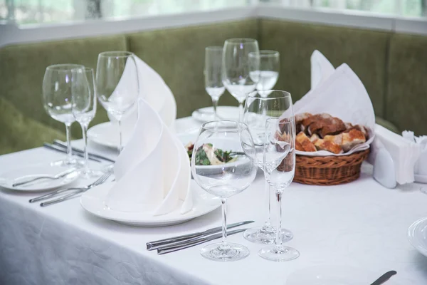 Festival table setting at the restaurant. — Stock Photo, Image