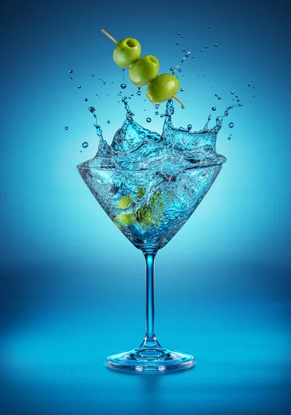 Martini Glass Amazing Splash Result Olive Berries Falling Blue Background — Stock Photo, Image