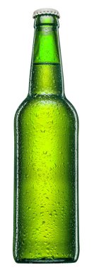 Beyaz arka planda izole edilmiş buğulanmış yeşil bira şişesi. Dosya kırpma yolu içeriyor. 