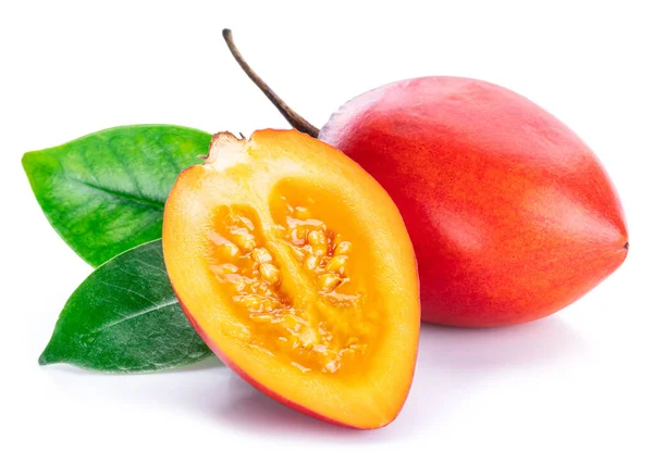 Frutas Maduras Tamarillo Con Rodajas Hojas Tamarillo Aisladas Sobre Fondo —  Fotos de Stock