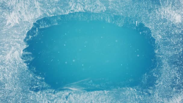 Замороженное Окно Морозными Узорами Постепенно Заполняется Морозом Всей Поверхности Заднем — стоковое видео