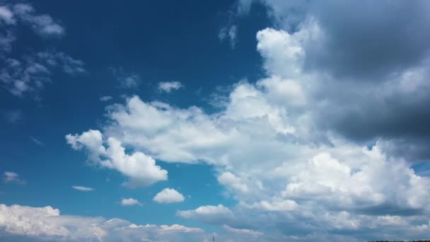Panoramiczny Ruch Chmur Błękitnym Niebie — Wideo stockowe