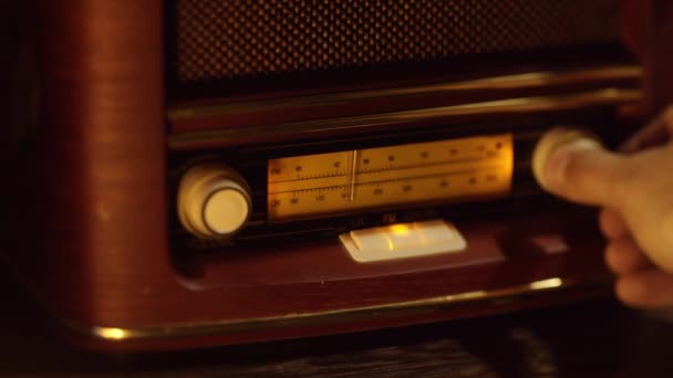 Vintage Houten Retro Radio Ontvanger Macro Shot Van Manuele Tuning — Stockvideo