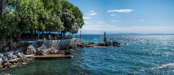 Martılı Bakire Heykel Hırvatistan Opatij Kentinin Simgesi Güzel Panoramik Deniz — Stok fotoğraf