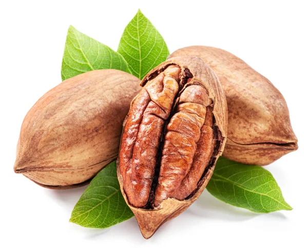 Shelled Cracked Pecan Nuts Leaves Close White Background — Stock Photo, Image