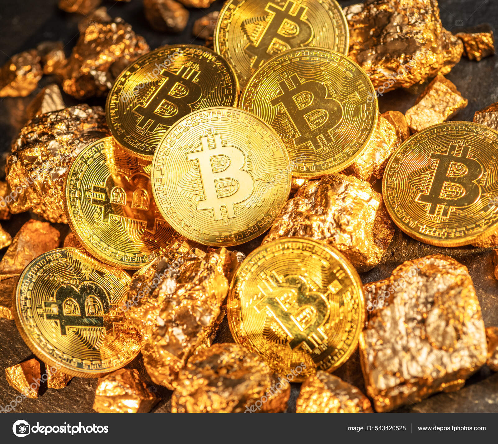 比特币和金块特写比特币和黄金相比哪一种资产更有吸引力—— 库存社论照片© Valentyn_Volkov #543420528