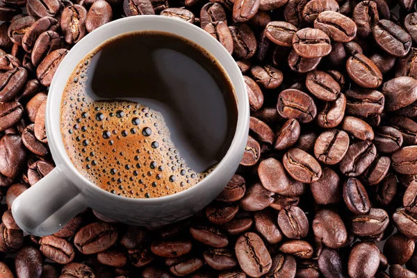 Cup Coffee Americano Roasted Coffee Beans Top View — Stock Photo, Image