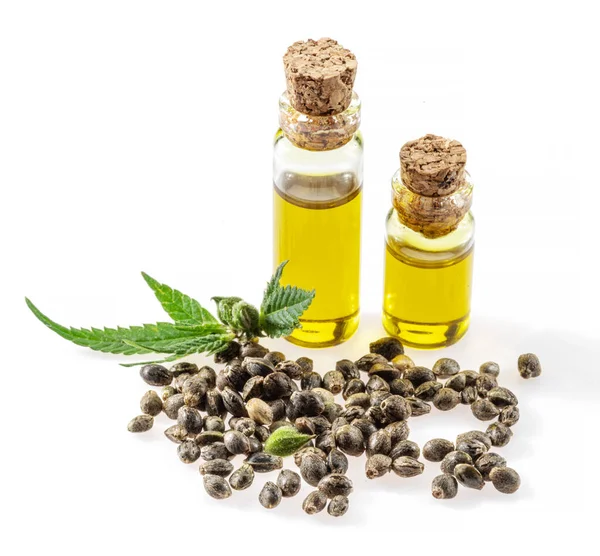 Cannabiszaden Hennepolie Geïsoleerd Witte Achtergrond Sluiten — Stockfoto