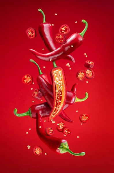Fresh Red Chilli Peppers Cross Sections Chilli Pepper Seeds Floating — Stock Photo, Image