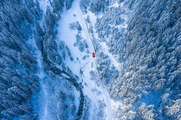 Snowy Road Red Car Passing Winter Forest Aerial View Nature —  Fotos de Stock