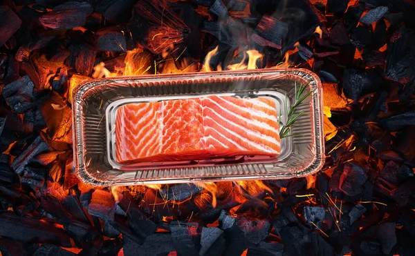 Salmon Steak Aluminum Foil Food Container Bbq Grate Hot Pieces — Stock Photo, Image