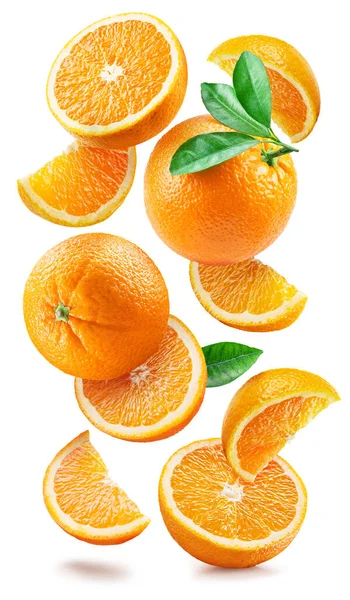 Ripe Oranges Halves Slices Orange Tree Leaves Randomly Fall Levitate — Stock Photo, Image
