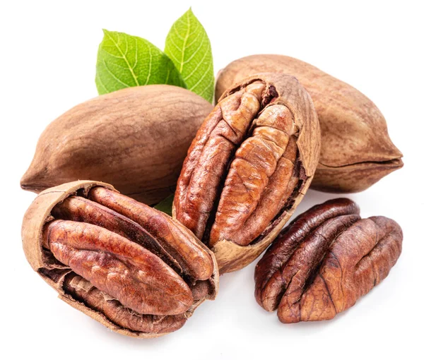 Shelled Cracked Pecan Nuts Leaves Close White Background — Stock Photo, Image