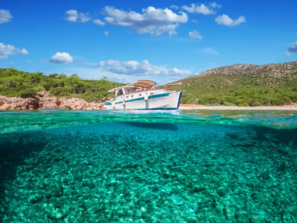 Bölünmüş Manzara Deniz Balıkları Güzel Deniz Yatı Türkiye Bodrum Deniz — Stok fotoğraf