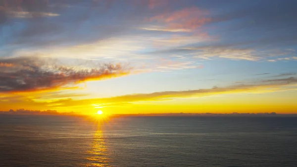 Portekiz Cabo Roca Sakin Okyanusta Nefes Kesici Bir Gün Batımı — Stok fotoğraf