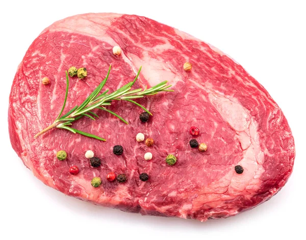 Nyers Bordás Steak Borsos Kukoricával Rozmaringgal Fehér Alapon Elkülönítve Felülnézet — Stock Fotó