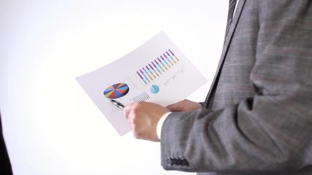Business team examining graph — Stock Video