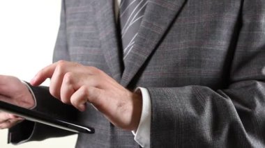 Dijital tablet holding iş adamı