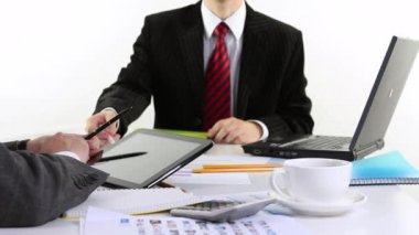 mercado analizar utilizando la tableta digital