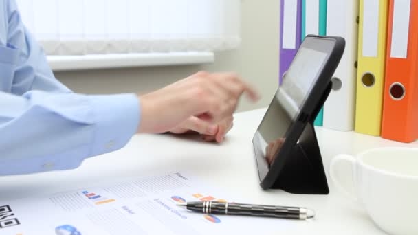 Finance entreprise sur tablette pad — Video