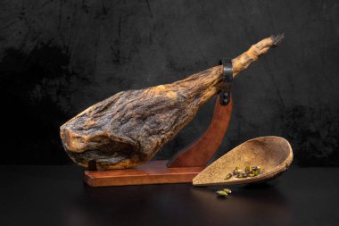 Pata negra Serrano jambonlu jambon.