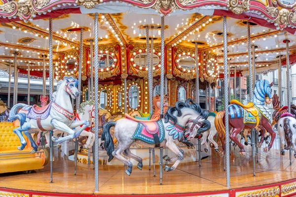 Paardencarrousel Attractie Kermis Festivaldagen — Stockfoto