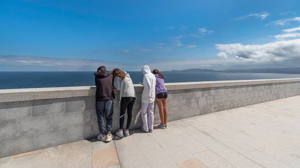 Young People Consulting Mobile Phone Front Sea Rear View — Stock Photo, Image