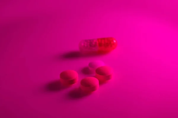 Pillen Capsules Neon Licht — Stockfoto