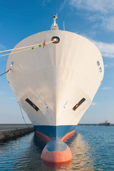 Bow of dry cargo ship — Stock Photo, Image